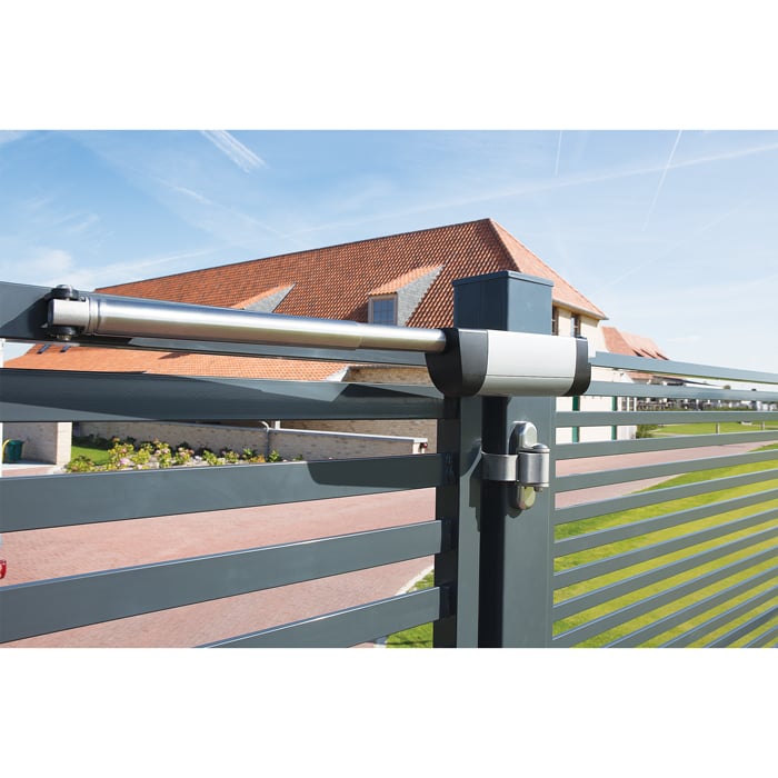 Locinox Samson Hydraulic Gate Closer in Silver on Gate