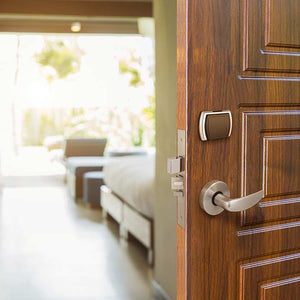 Saflok QuantumIV on exterior wood door with Arc lever